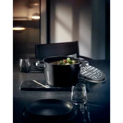 WMF Bratentöpfe|Fusiontec Aromatic Bratentopf mit Deckel, 22 cm, Black