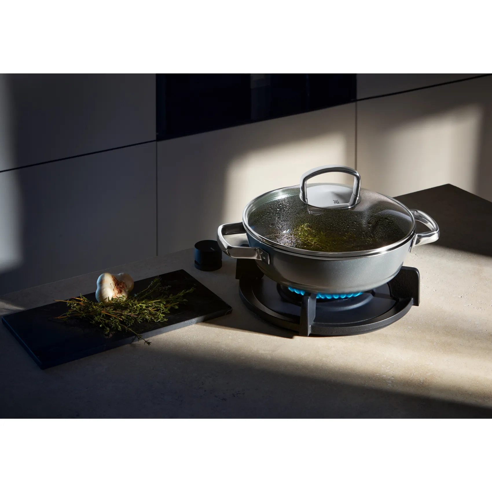WMF Schmorpfannen|Pfannen Mit Deckel|Fusiontec Mineral Schmorpfanne mit Glasdeckel, 24 cm, Platinum
