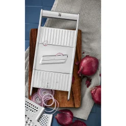 WMF Küchenutensilien|Gourmet Reibe mit vier Einsätzen, 12 x 18cm